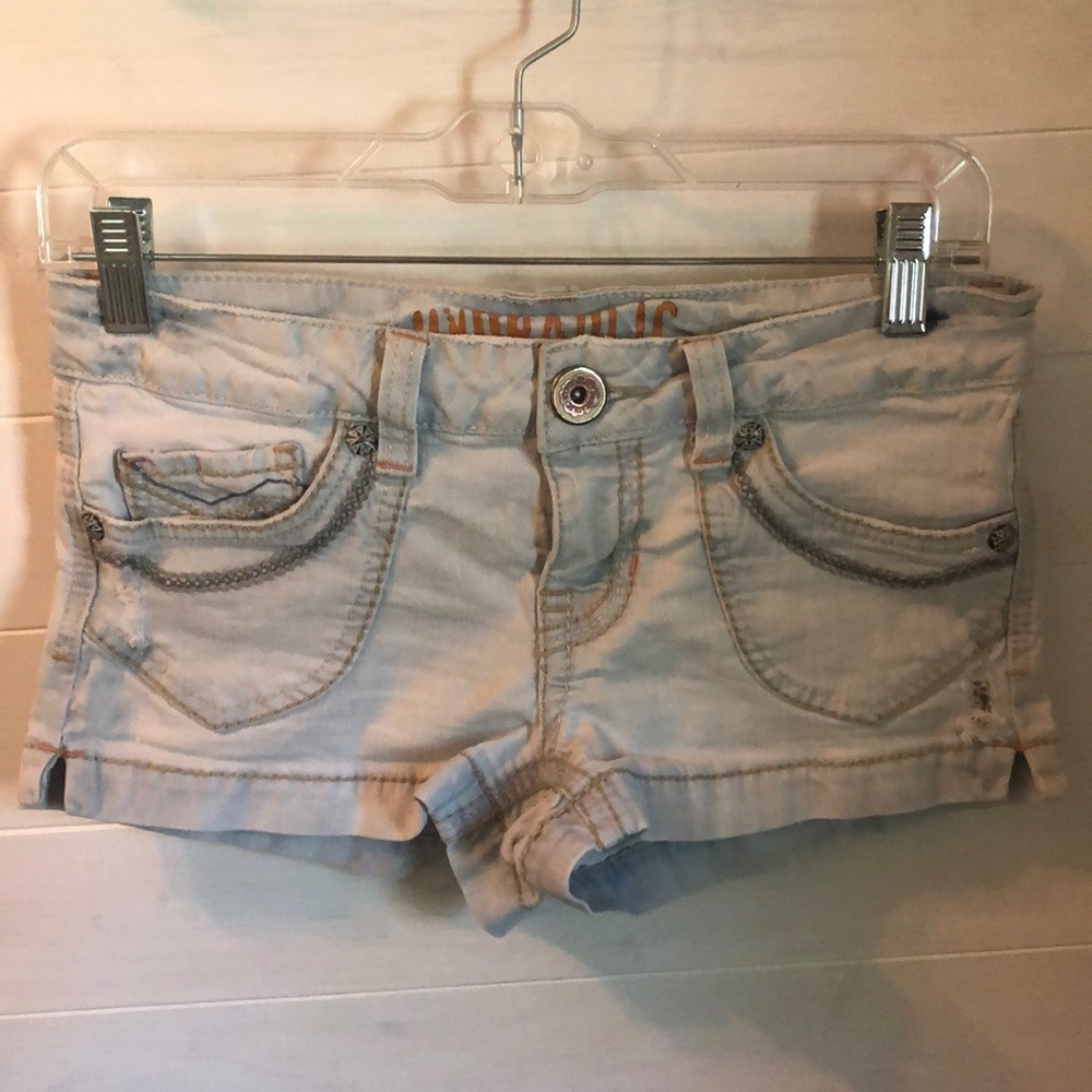 Hydraulic shorts with embroidered detailing